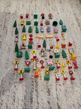 Thomas and Friends Wooden and plastic train signs, figures, and trees lot 61
